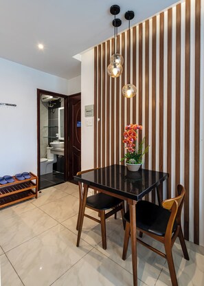 Standard Apartment, City View | Living area