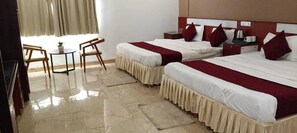 Espacio para trabajar con laptop y wifi gratis 