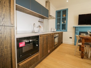 Dishwasher, cookware/dishes/utensils
