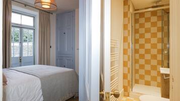 2 bedrooms, individually decorated, individually furnished, free WiFi