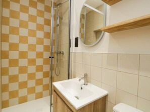 Shower - Tamar 2 Sussex Place (Plymouth)