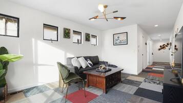 Family Apartment, 3 Bedrooms, Kitchen | Living area