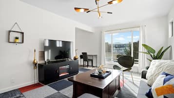 Apartamento família, 3 quartos, cozinha | Área de estar | TV LED 55 polegadas com canais digitais