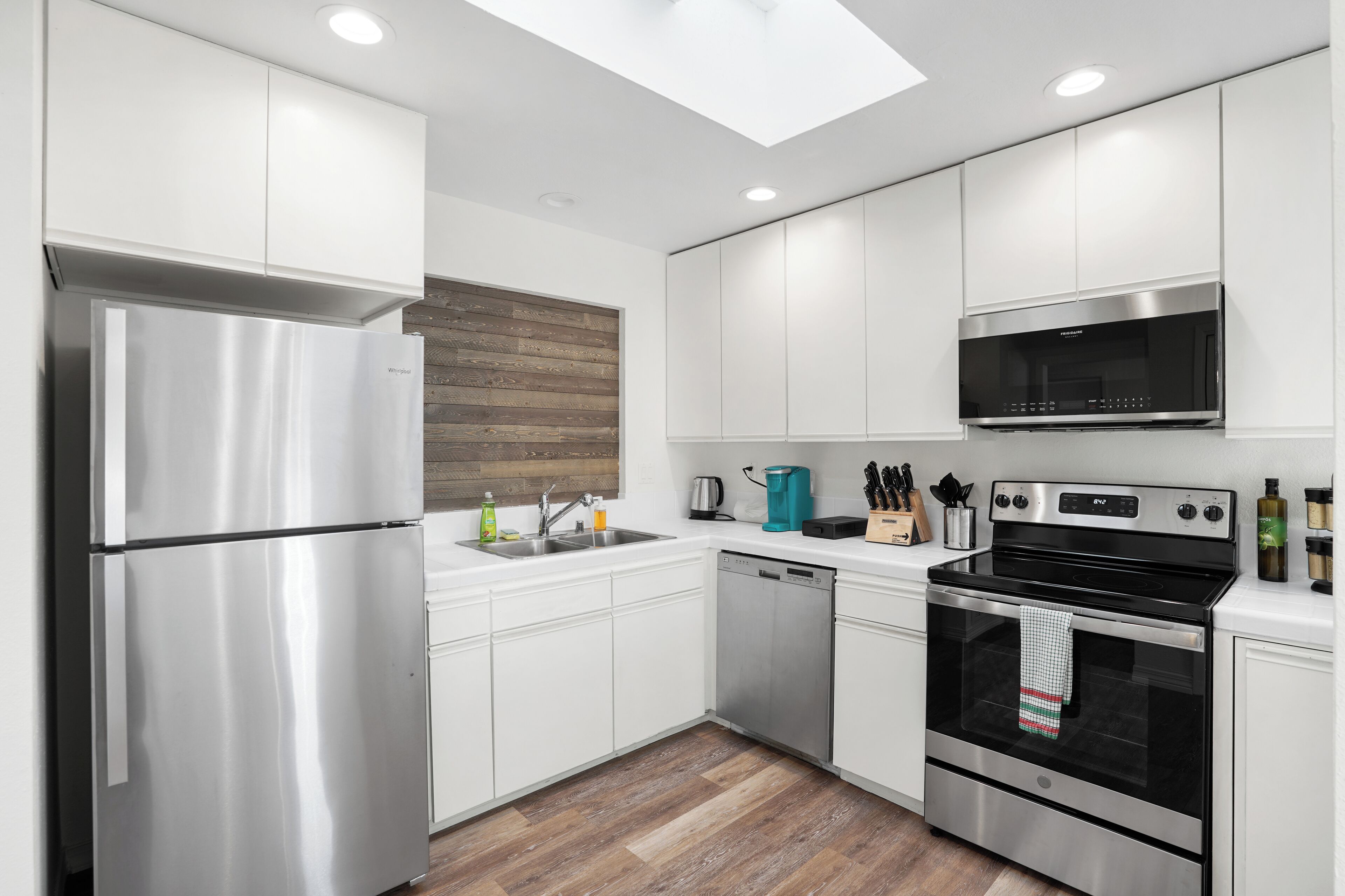 Apartemen Keluarga, 3 kamar tidur, dapur | Dapur pribadi | Mesin pembuat kopi/teh dan meja makan