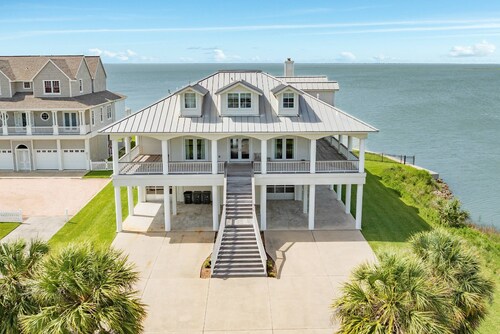 LUX | Bayfront | Pool | Spa | Private Fishing Pier | Boat Dock | Game Room | Veranda | Beach Nearby