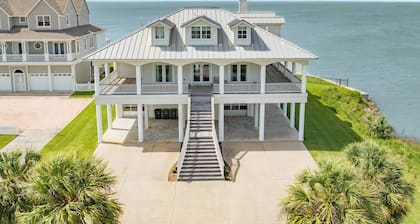 LUX | Bayfront | Pool | Spa | Private Fishing Pier | Boat Dock | Game Room | Veranda | Beach Nearby