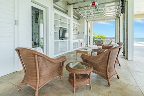 Unclassified image, 5 of 50, button