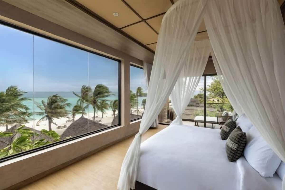 Minibar, in-room safe, desk, blackout curtains