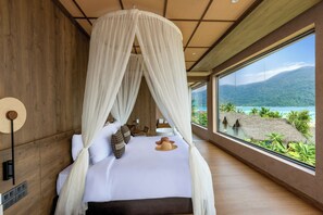 Panoramic Room, Sea View | Minibar, in-room safe, desk, blackout drapes