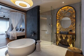 Separate bathtub and shower, rainfall showerhead, free toiletries - Irene Resort Koh Lipe (Koh Lipe)