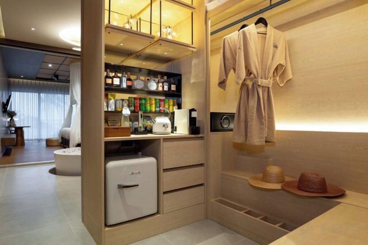 Minibar, in-room safe, desk, blackout drapes
