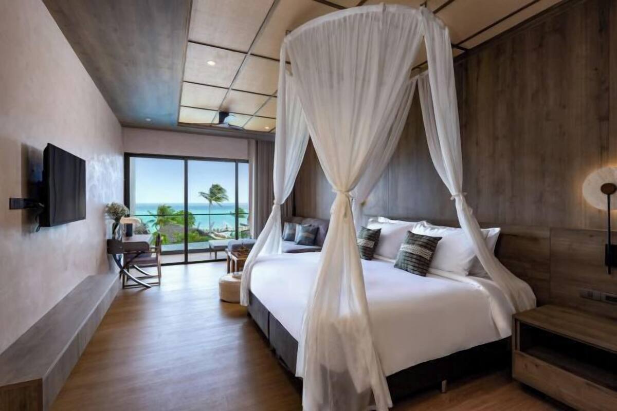 Minibar, in-room safe, desk, blackout curtains