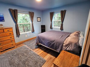 2 bedrooms, iron/ironing board, travel cot, WiFi