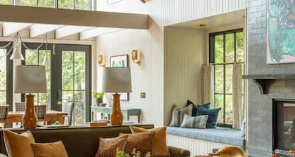 The Carly Fern Lodge | Luxe Wine Country Experience, Entire Lake, Trails & 21 Gorgeous Acres