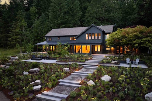 The Carly Estate | Luxe Wine Country Experience w/ 2 Homes, Entire Lake, Trails & 21 Gorgeous Acres