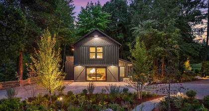 The Carly Estate | Luxe Wine Country Experience w/ 2 Homes, Entire Lake, Trails & 21 Gorgeous Acres