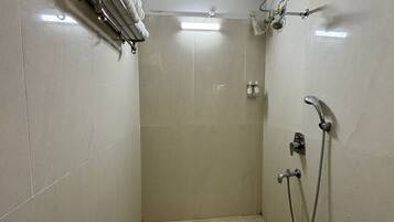 Family Room | Bathroom | Jetted tub, rainfall showerhead