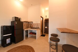 Private kitchen - Bali Slow Living at Navee Stay - Your Sunny Sanctuary in Canggu (Bali)