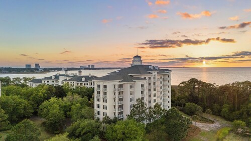 Serene Studio at Sandestin | Pool, Hot Tub, Beach Shuttle, Walk to Baytowne