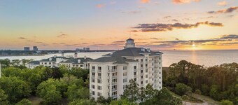 Serene Studio at Sandestin | Pool, Hot Tub, Beach Shuttle, Walk to Baytowne