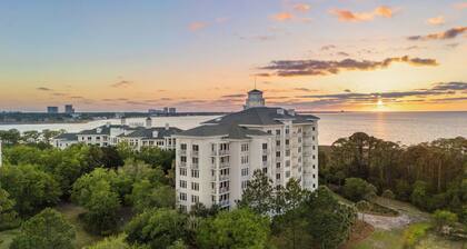 Serene Studio at Sandestin | Pool, Hot Tub, Beach Shuttle, Walk to Baytowne