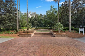 Property grounds - Serene Studio at Sandestin | Pool, Hot Tub, Beach Shuttle, Walk to Baytowne (Miramar Beach)