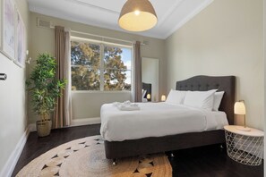 2 Schlafzimmer, Schreibtisch, Bügeleisen/Bügelbrett, kostenloses WLAN