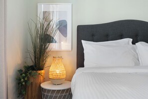 2 habitaciones, escritorio, tabla de planchar con plancha y wifi gratis 