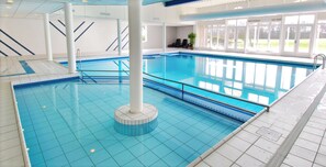 Piscina coperta, una piscina riscaldata