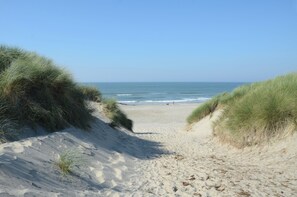 Una spiaggia nelle vicinanze