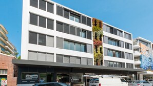 Exterior - Cozy Bondi Apartment Heated Winter Stay (Bondi Beach)