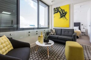 Smart TV - Modern 1BR Top-Level Unit w/ Keypad Entry in Bondi (Bondi Beach)