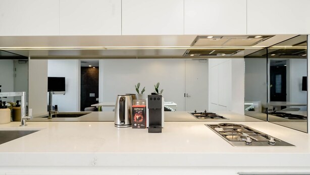 Private kitchen - Top Floor Bondi Retreat Near Beach, Cafes & Dining (Bondi Beach)