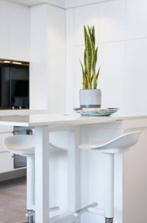 Dining - Modern 1BR Top-Level Unit w/ Keypad Entry in Bondi (Bondi Beach)