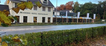 Convenient Getaway with On-site Dining, Free Parking, and Comfortable Ambiance