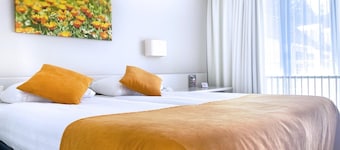 Convenient Getaway with On-site Dining, Free Parking, and Comfortable Ambiance