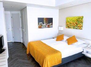 1 habitación, tabla de planchar con plancha, wifi gratis y ropa de cama