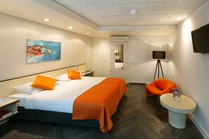 1 habitación, tabla de planchar con plancha, wifi gratis y ropa de cama