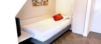 Perfect Getaway with On-site Pool, Dining, Free Parking, and a Tranquil Setting