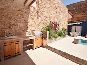 Outdoor dining - Holiday Home in Sant Feliu near Beach (Sant Feliu de Guixols)