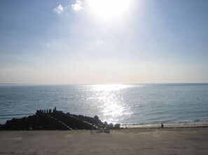 靠近海滩