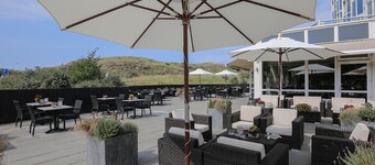Modern Oasis Retreat Perfect for Scenic Walks and Cycling - Steps from Beach