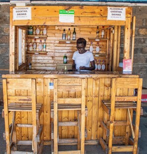 Bar (on property) - Pearldew Hotel (Kisumu)