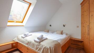 2 bedrooms, desk, free WiFi, bed sheets