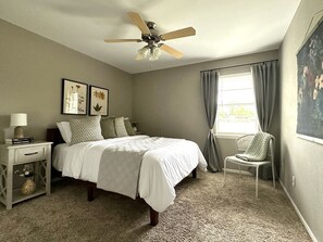 4 bedrooms, desk, WiFi