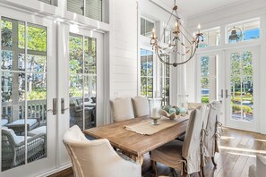 Dining - Enjoy WaterColor with Beach Club Access, Electric Cart, and Private Pool for a Relaxing Vacation! (Santa Rosa Beach)