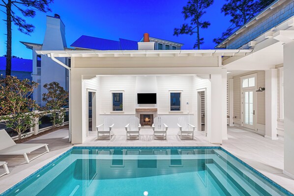 A heated pool - Enjoy WaterColor with Beach Club Access, Golf Cart, and Private Pool for a Relaxing Vacation! (Santa Rosa Beach)