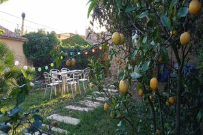 Outdoor dining - Holiday Home in Catalonia near Cala Pedrosa Beach (Girona)