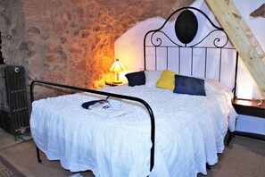 1 bedroom, travel crib, free WiFi