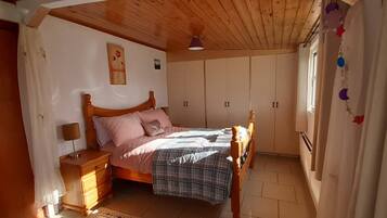 Cabin, 2 Bedrooms, Fireplace, Garden View